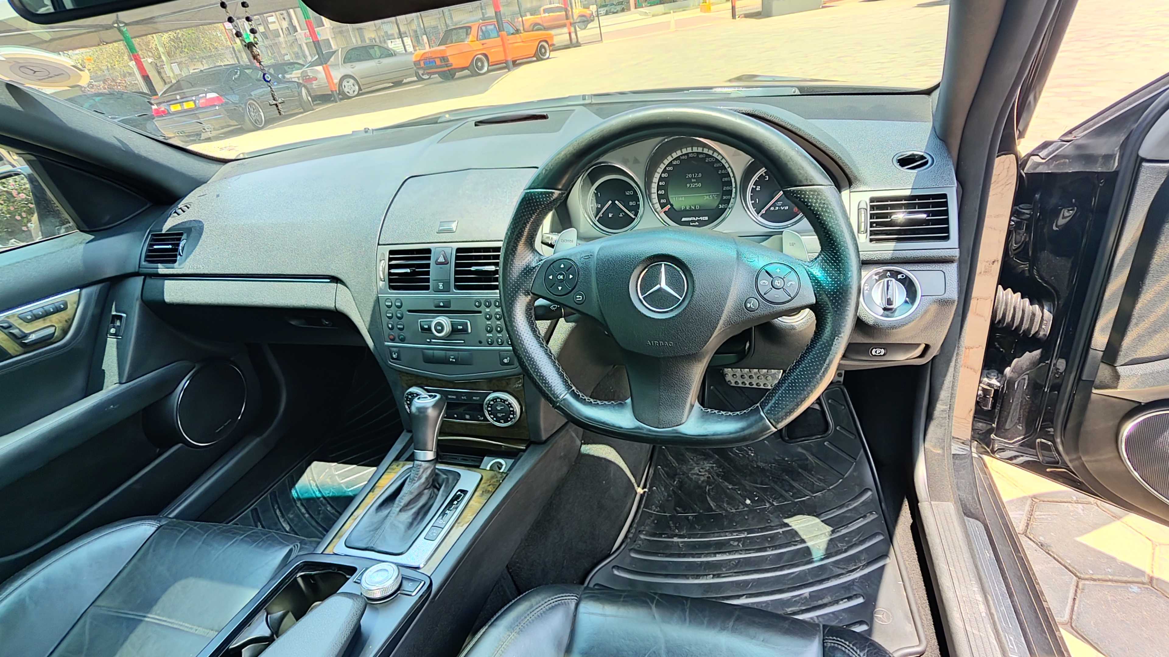 Mercedes Benz AMG C63 thumbnail 3