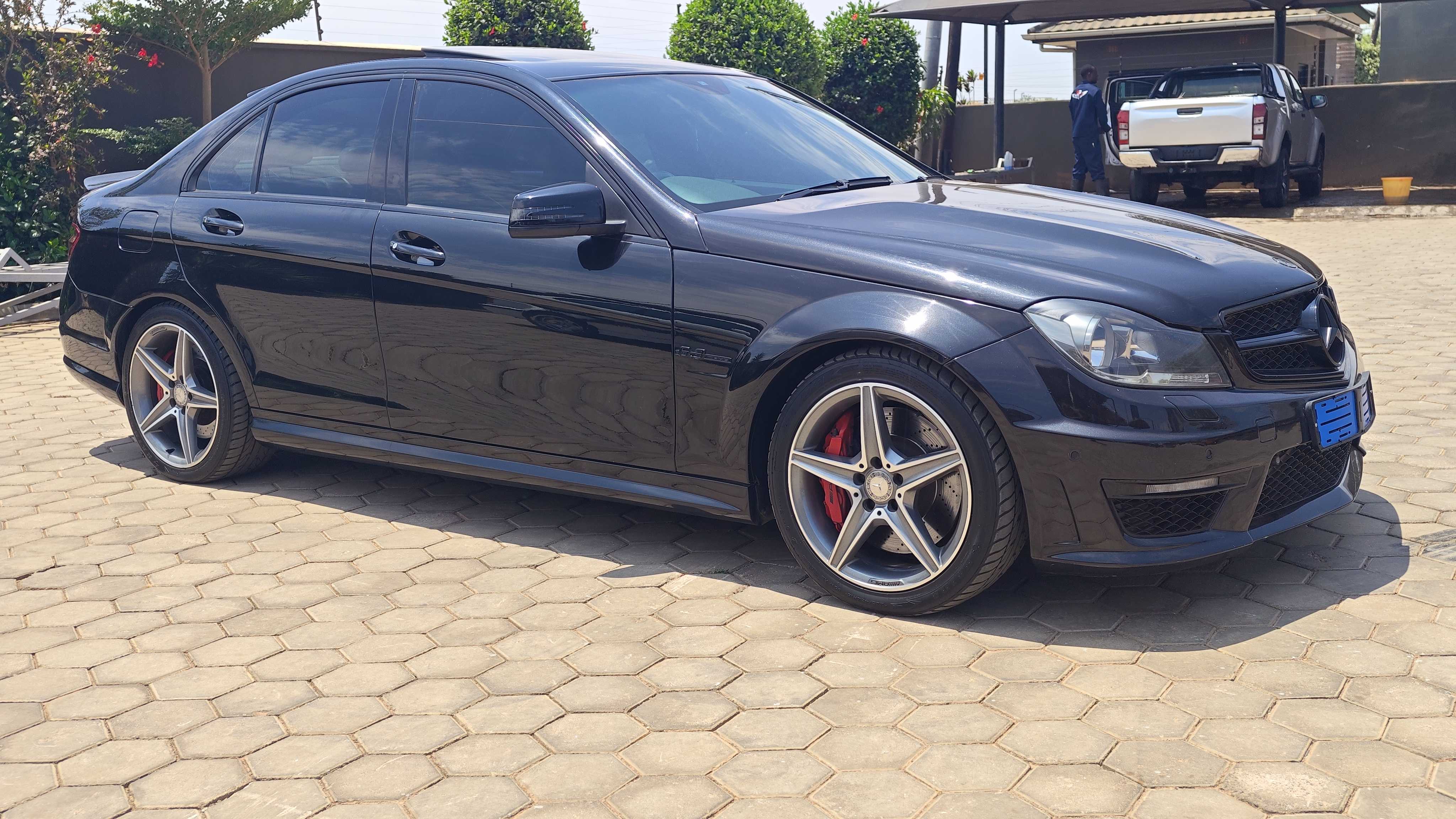 Mercedes Benz AMG C63 thumbnail 4