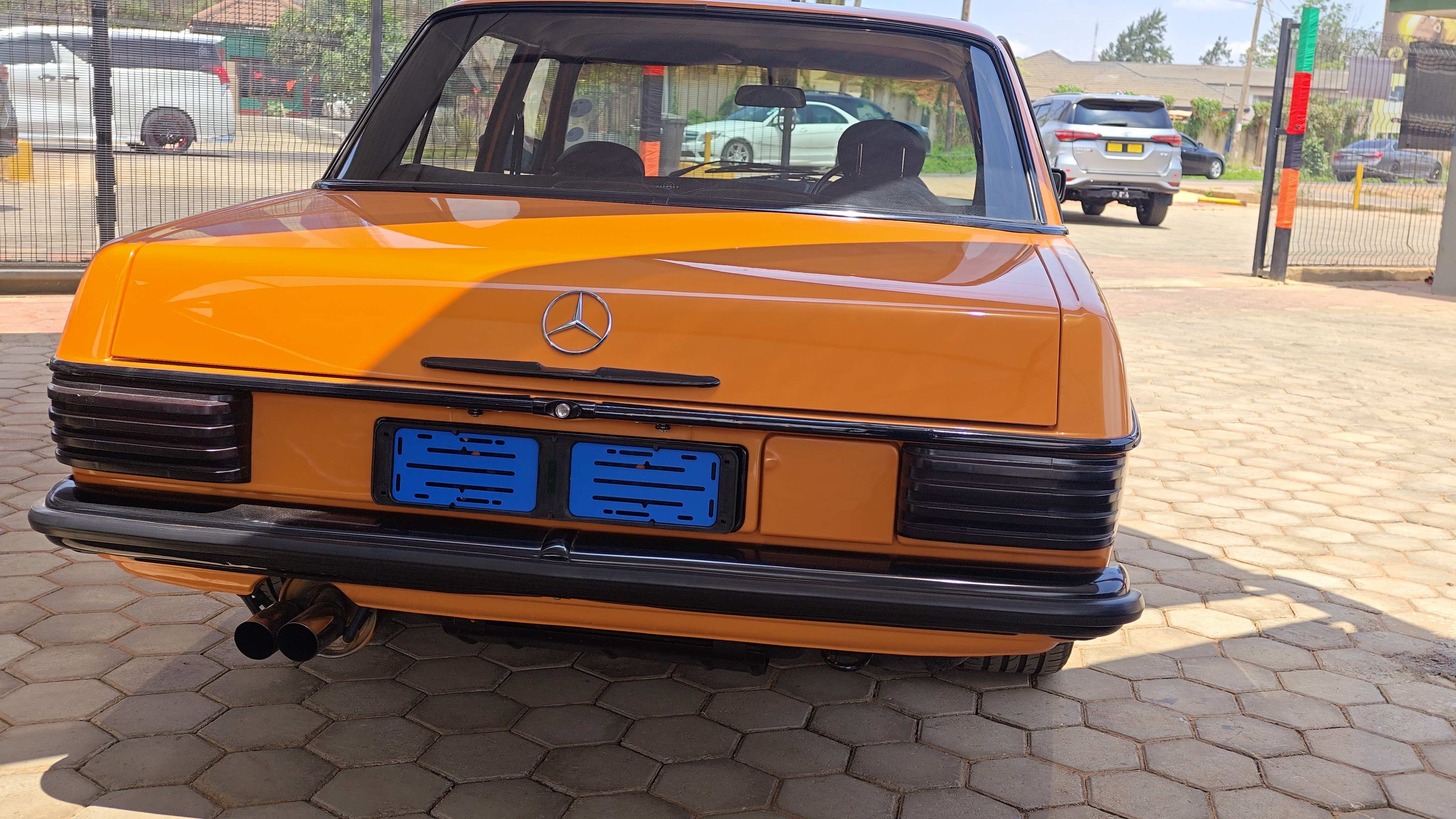 Mercedes Benz W115 thumbnail 7