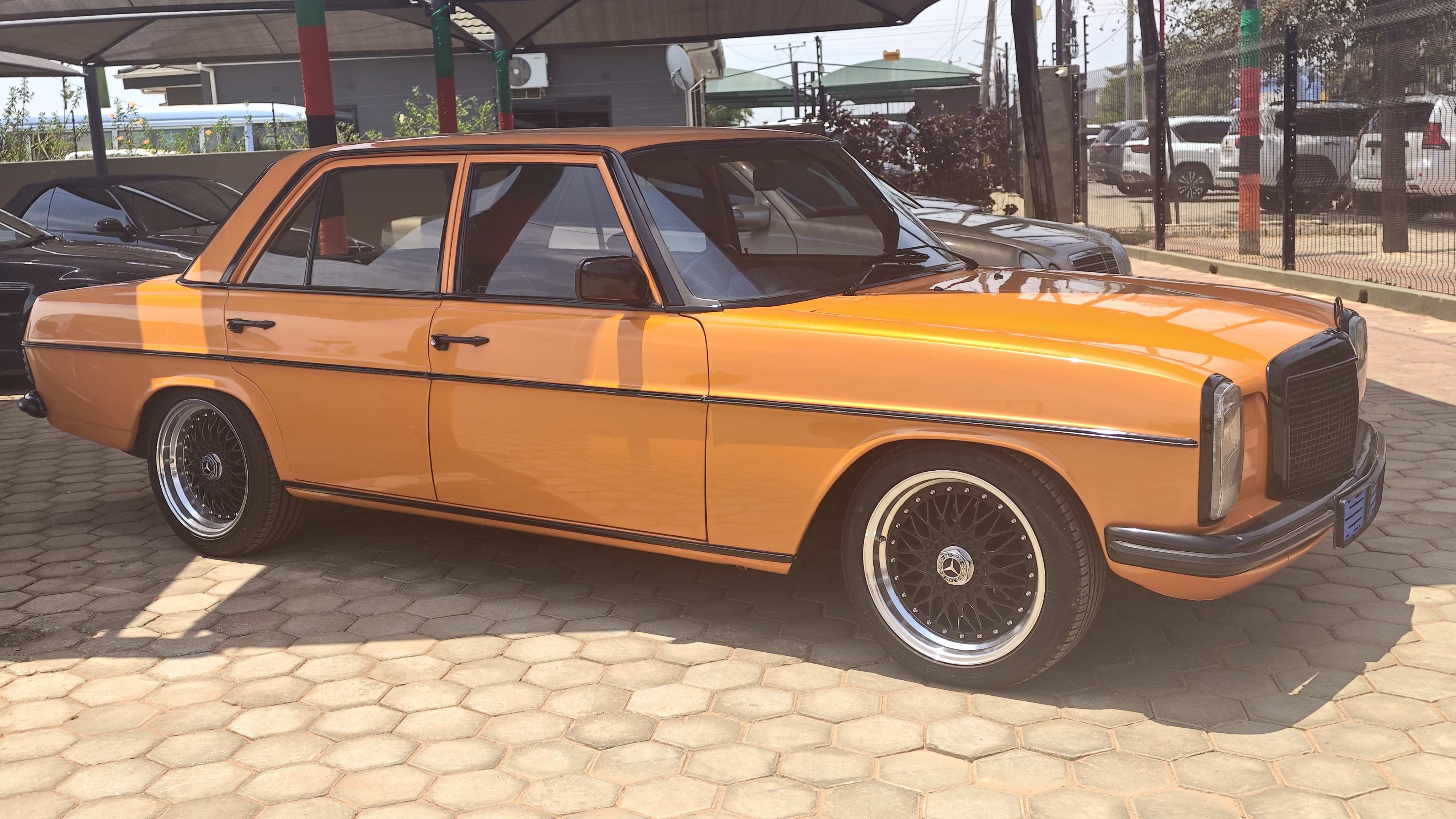 Mercedes Benz W115 thumbnail 4