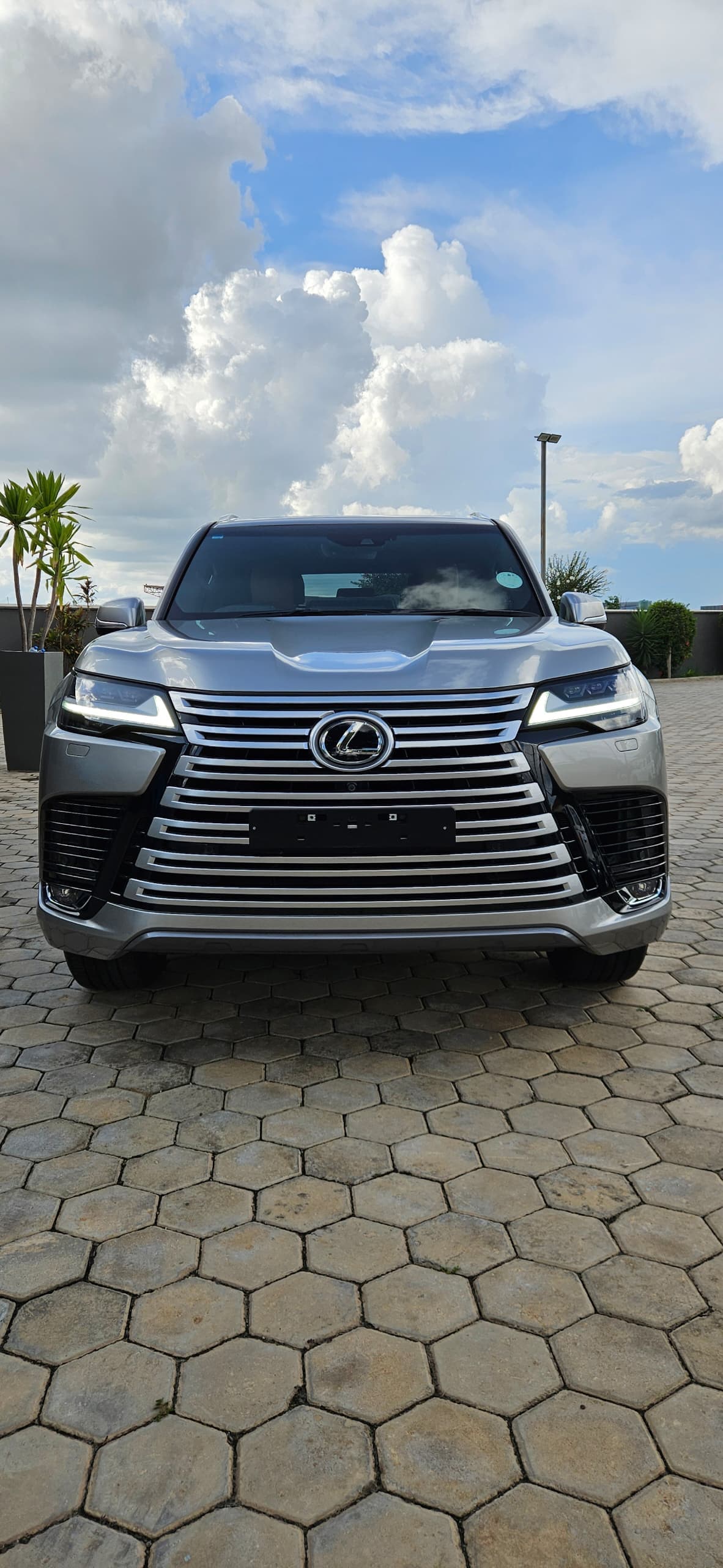 Lexus LX600