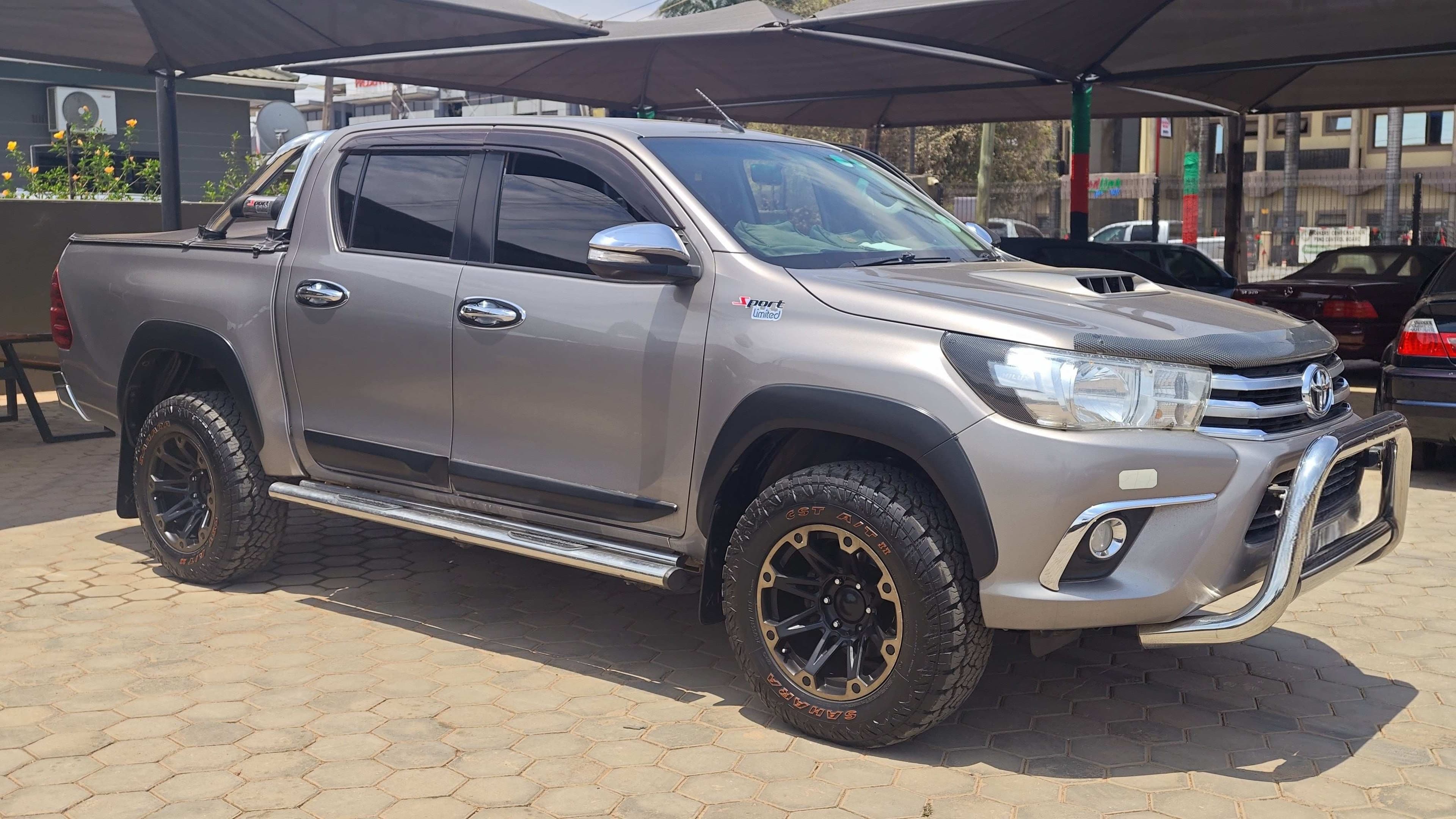 Toyota Hilux thumbnail 3