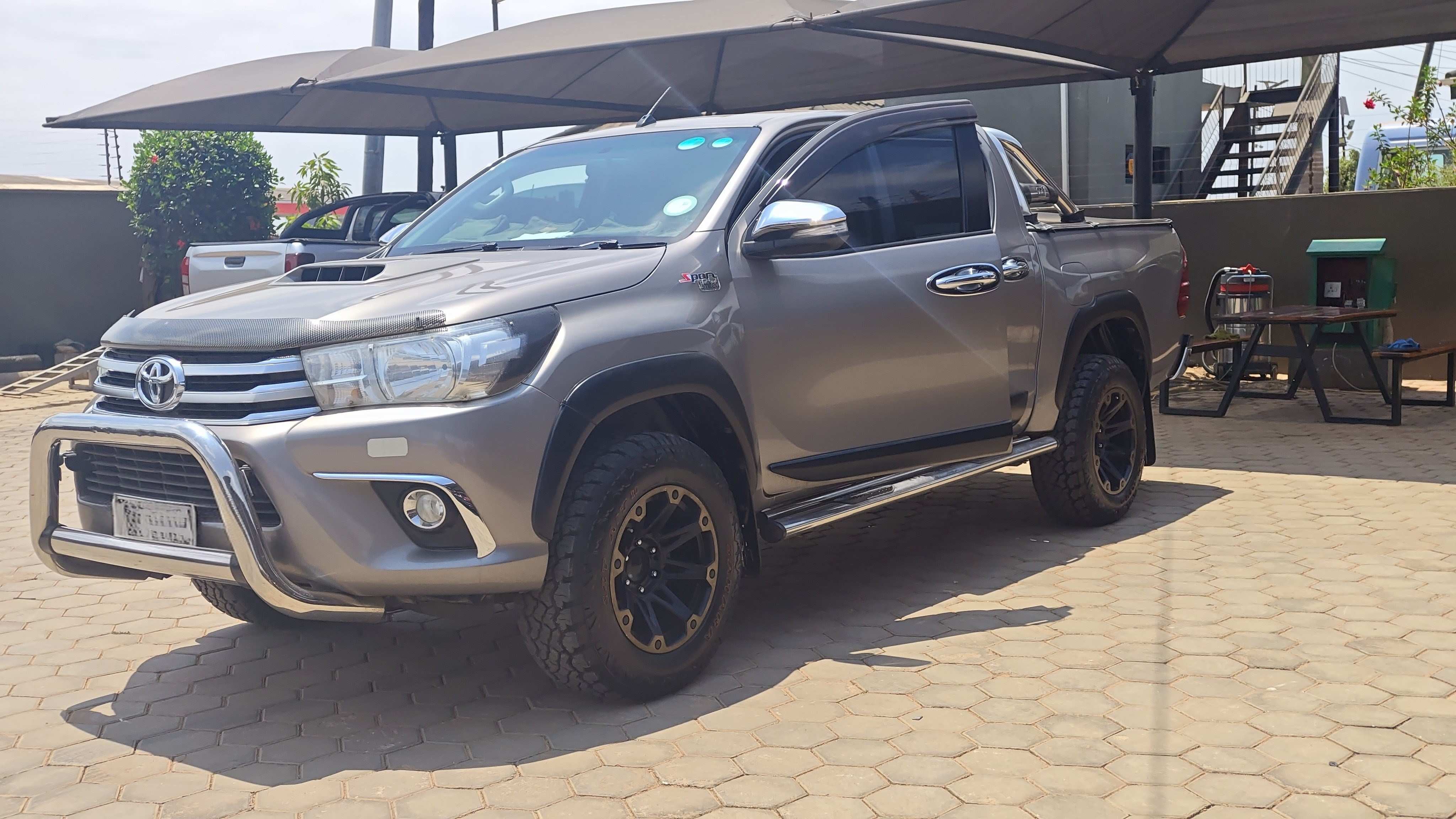 Toyota Hilux thumbnail 5