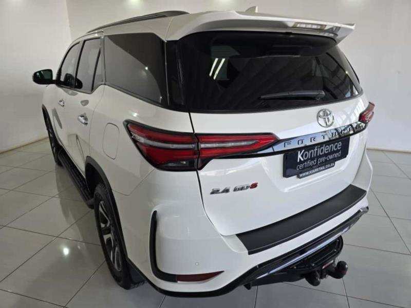 Toyota Fortuner thumbnail 3