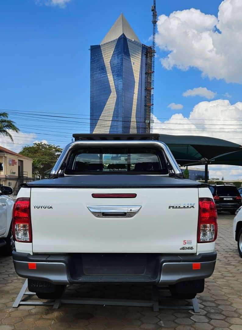 Toyota Hilux thumbnail 3