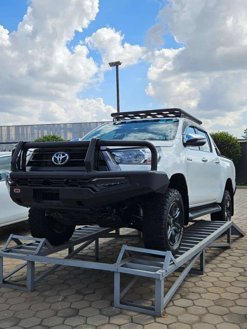 Toyota Hilux thumbnail 2